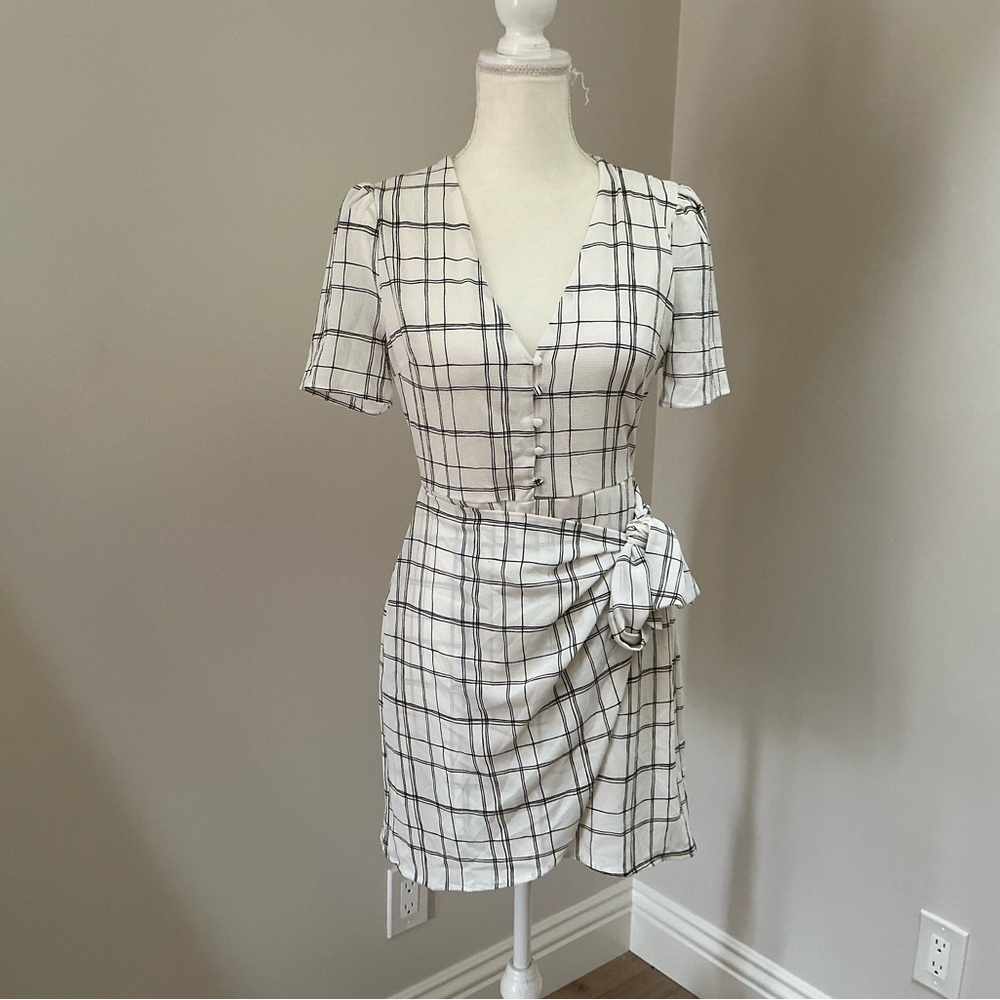 Women’s black and white plaid dress